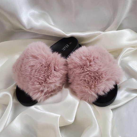 H2K Faux Fur Slides - Picture 2 of 5